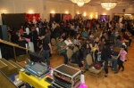 crowd-awaits-fashionshow03