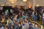 crowd-awaits-fashionshow01