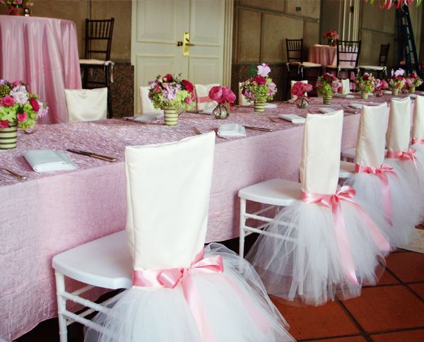 25 Super Pretty Ways to Decorate Your Reception Chairs